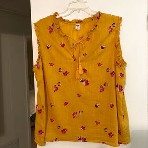 Old Navy tee with ruffles at neckline and sleeves